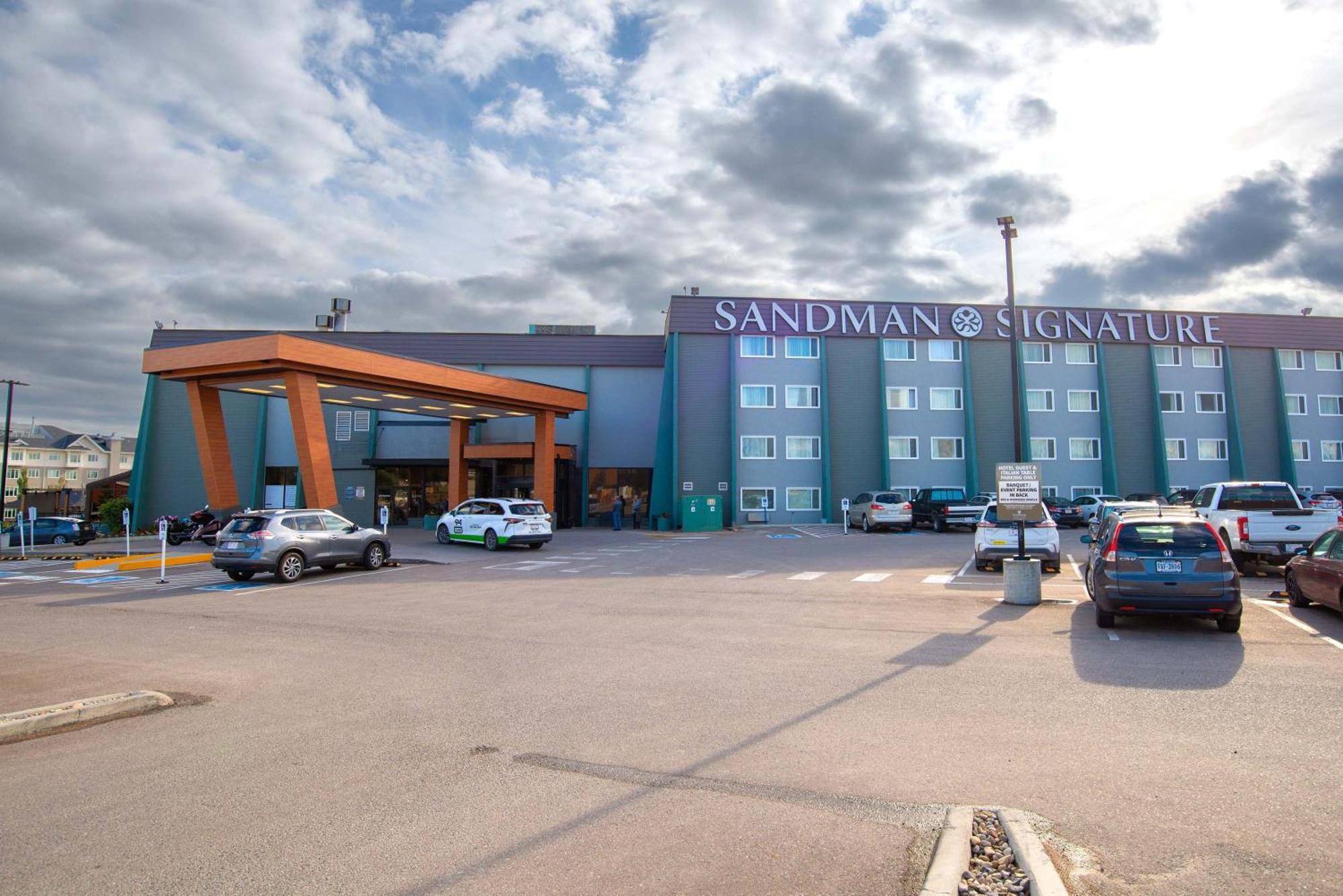 Sandman Signature Lethbridge Lodge Экстерьер фото